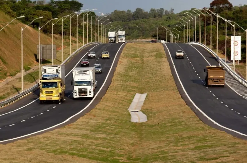 VISIBILIDADE EM ALTA VELOCIDADE: O PODER DOS OUTDOORS EM RODOVIAS DO TOCANTINS