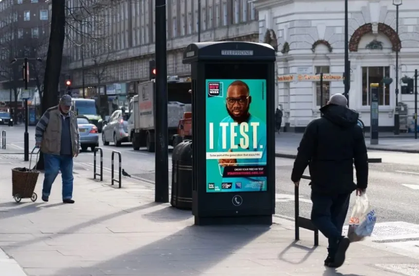 A NOVA CARA DAS RUAS: COMO O DOOH EST&Aacute; MUDANDO A M&Iacute;DIA EXTERNA NO BRASIL