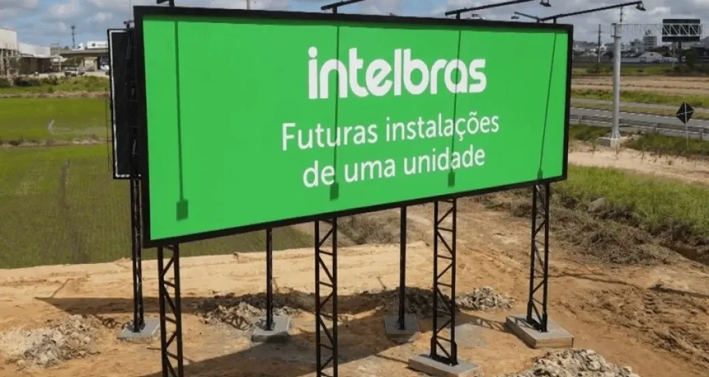 QUANDO A PUBLICIDADE PRECISA DE FOR&Ccedil;A: O PAPEL DAS ESTRUTURAS MET&Aacute;LICAS
