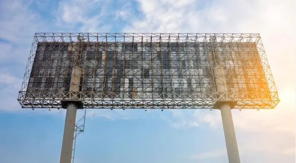 ESTRUTURAS MET&Aacute;LICAS PUBLICIT&Aacute;RIAS: TECNOLOGIA E VERSATILIDADE NO MERCADO