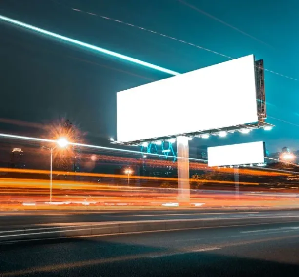 O PODER DO OUTDOOR: POR QUE AS MARCAS CONTINUAM APOSTANDO NA MIDIA EXTERIOR