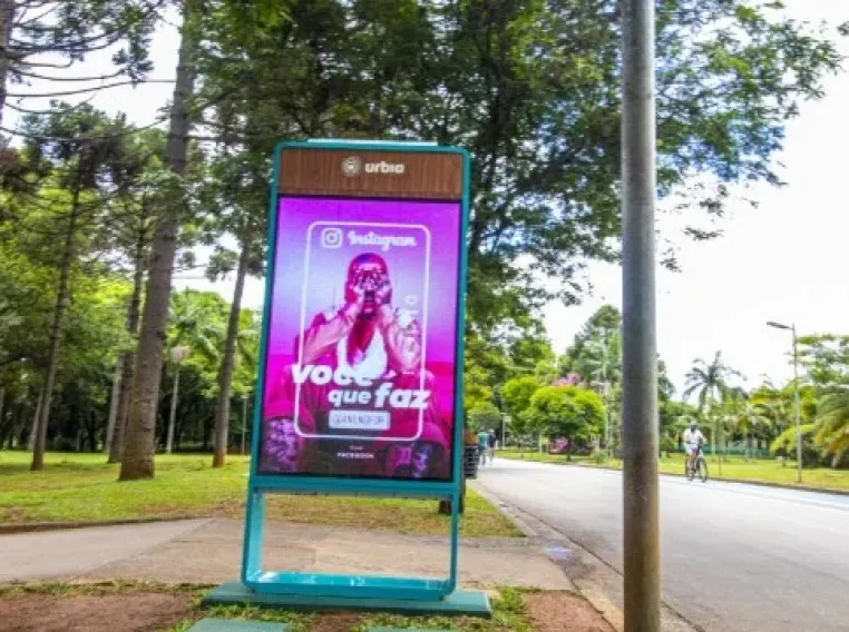 DOMINA&Ccedil;&Atilde;O DE PRA&Ccedil;A: COMO MARCAS SE TORNAM ONIPRESENTES COM OOH