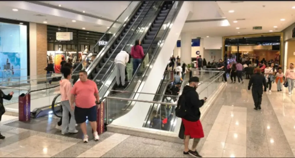 A FORCA DA MIDIA EXTERNA NA PROMOCAO DE LOJAS E SHOPPINGS NO TOCANTINS DURANTE O FIM DO ANO 